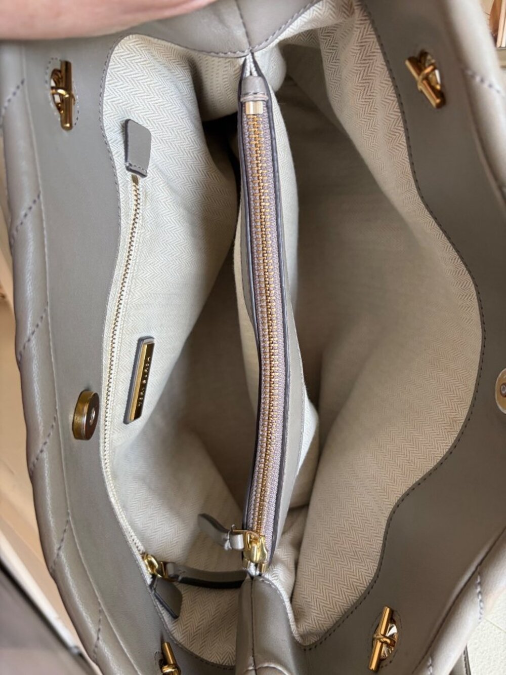 Tory Burch Kira Chevron Tote Shoulder Bag Classic Gray - Picture 7 of 16